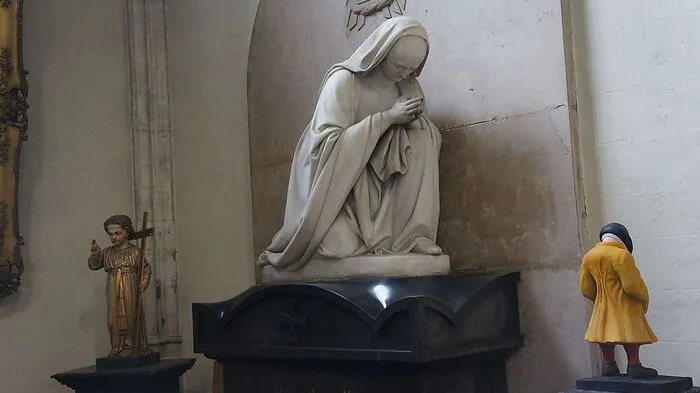 In der Kapellenkirche in Brüssel sind Bruegel-Figuren aus den Bildern "entflohen".