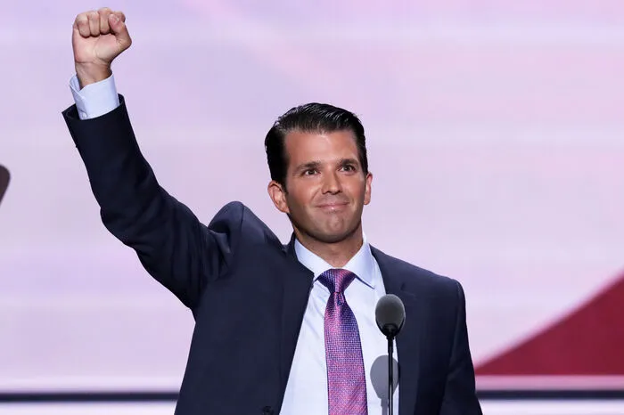 Donald Trump Junior.: "Es ist mir eine Ehre, heute Abend in der Lage zu sein, Donald Trump über die nötige Hürde der Delegiertenstimmen zu verhelfen. Glückwunsch, Dad, wir lieben Dich!"