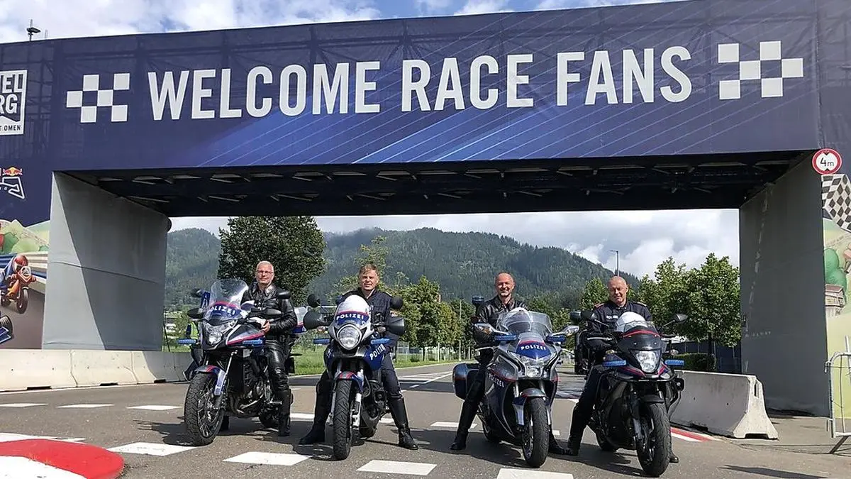 Günter Lukas, Marcus Gaßner, Markus Gießauf und Rene Weiß vor den Toren des Red-Bull-Rings