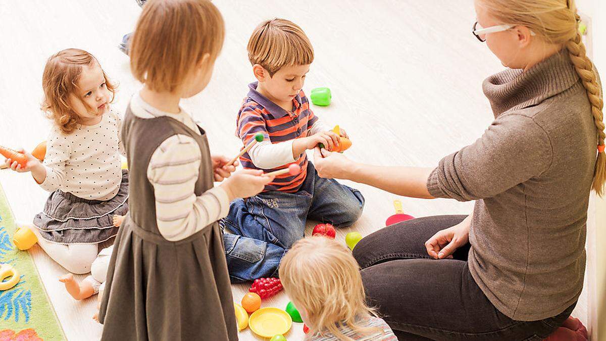 Bei der Kinderbetreuung können Kinder in Kärnten künftig viel geld sparen