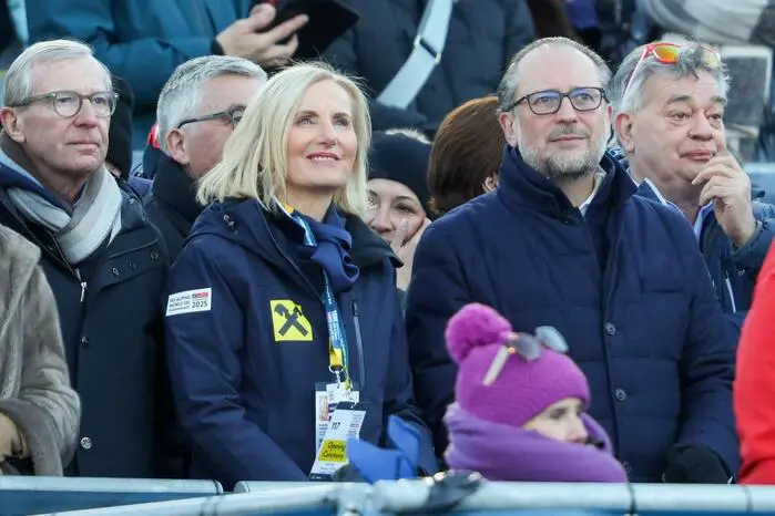 Landeshauptmann Wilfried Haslauer (Salzburg), Ski-Austria-Präsidentin Roswitha Stadlober, Kanzler Alexander Schallenberg und Vizekanzler und Sportminister Werner Kogler