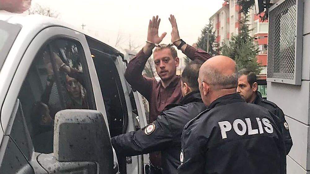 Endlich in Freiheit: Der Steirer Max Zirngast nach seiner Haftentlassung in der Türkei