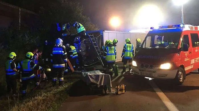 Sattelzug auf der A2 umgekippt: Aufräumarbeiten laufen