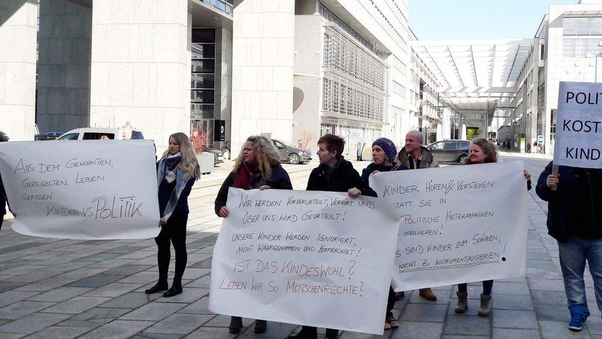 Proteste gegen die Schließungen