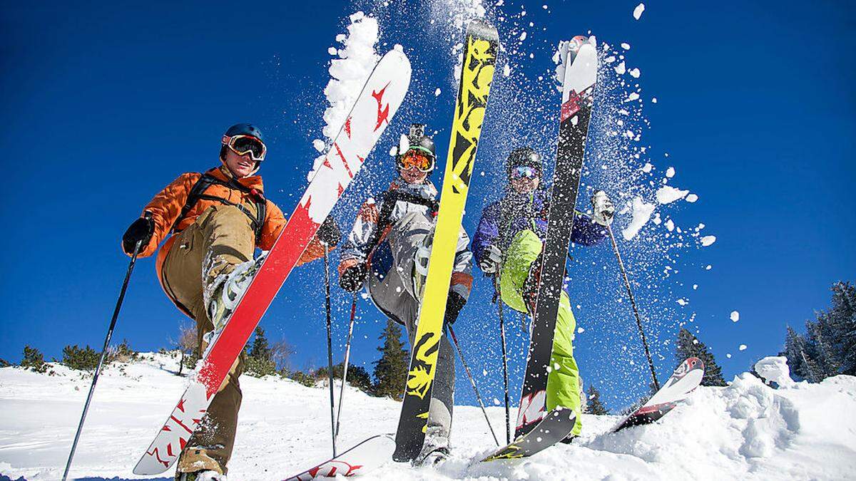 Aufgrund der aktuellen Schnee- und Witterungslage wird eindringlich vor Skitouren abseits gesicherter Pisten gewarnt