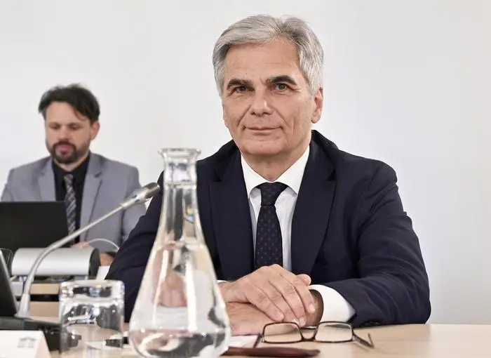 ABD0017_20190522 - WIEN - ÖSTERREICH: Auskunftspersonen Ex-Bundeskanzler Werner Faymann am Mittwoch, 22. Mai 2019, anl. einer Sitzung des BVT- U- Ausschusses im Parlament in Wien. - FOTO: APA/HANS PUNZ