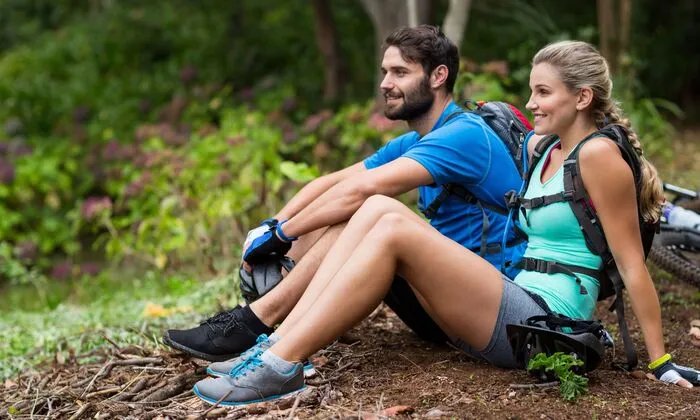 Wer nicht am Ergometer, sondern draußen auf schönen Radrouten radelt, hat mehr davon, z. B. den Kontakt mit der Natur