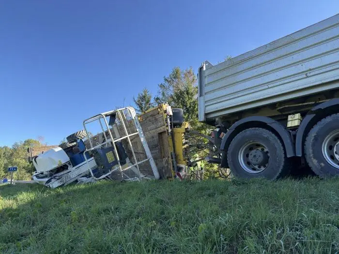 Klicken Sie sich durch die Fotos von dem Einsatz auf der B54 bei Penzendorf!