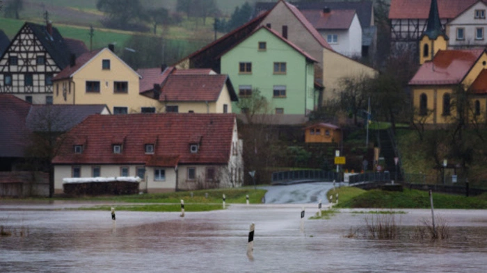 Am Donnerstag war vor allem Oberfranken von Hochwasser betroffen. Jetzt droht auch in Schwaben vielerorts die Flut. 