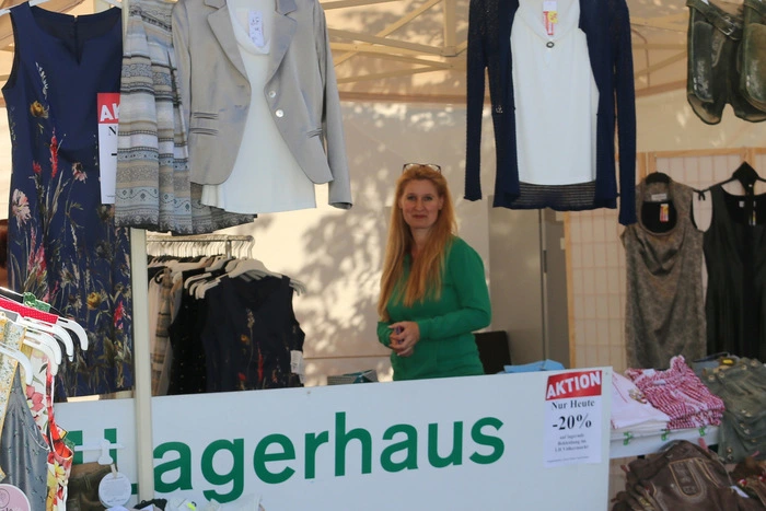 Neben biologischer Kulinarik wurde auch Bekleidung angeboten.