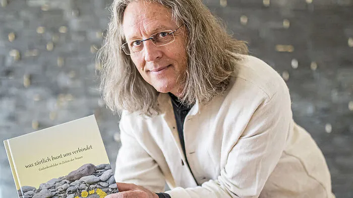 Pfarrer Friedrich van Scharrel betreut Eltern verstorbener Kinder und Gefangene in der Haftanstalt