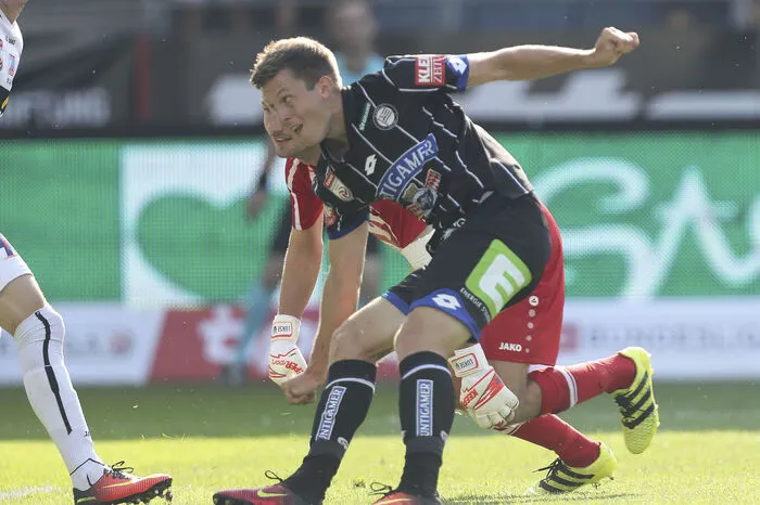 Und in der 37. Minute schlug Deni Alar neuerlich zu. 2:1 für Sturm.