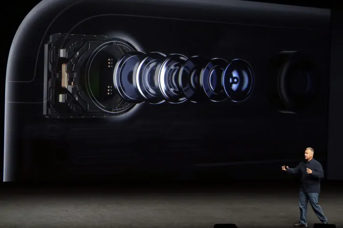 Die Kamera des iPhone 7 löst mit 12 Megapixel auf und hat sechs Linsen.