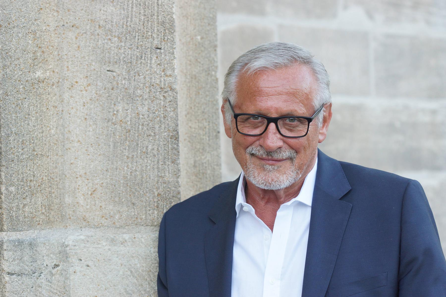 Beliebter Musiker: Jetzt zum Stargeflüster-Newsletter anmelden