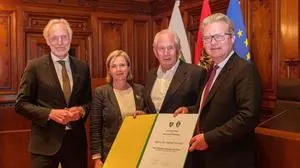 Helmut Marko (2.v.r.) bekam am Montag den Gerhard Hirschmann-Preis verliehen