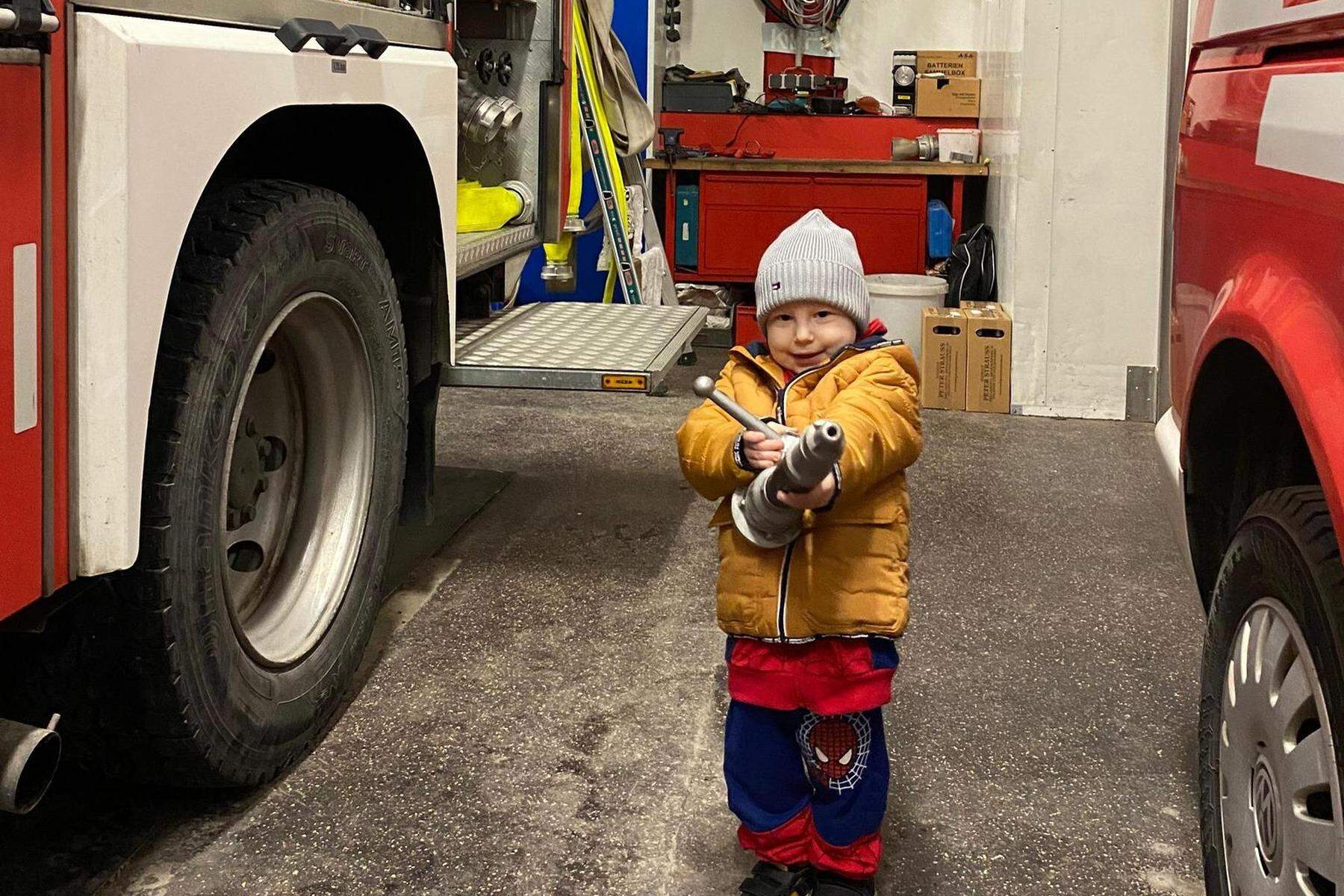 Spende übergeben | Die Feuerwehr Krems machte dem kleinen Daniel eine große Freude