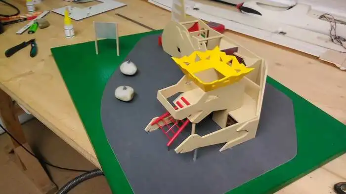 Das ist das gefertigte Ansichtsmodell ... und so sehen die Computer-Renderings aus - Klicken Sie sich durch die Bilder.