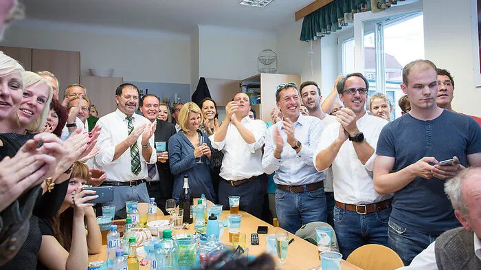 Jubel in der ÖVP-Bezirksparteizentrale