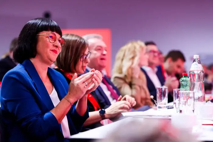 „Frontrow“ mit Karin Babler, Sandra Breiteneder, Anton Lang, ...