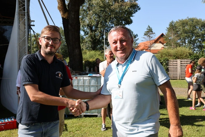 Karl Dauerböck ließ den gleichen Preis auch der Stadtfeuerwehr Bad Radkersburg zukommen.
