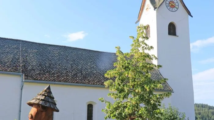 Der Klangsommer des MGV-Hörzendorf in Projern begann mit einer Festmesse in der Kirche mit dem “ Projerner Gospels Singers. In der Festhalle feierte man dann weiter - mit sommerlichen Gesangsstücken auch beim Gästesingen sowie Kulinarik in reichhaltiger Auswahl. Obmann Hubert Schlintl freute sich über viele Gäste