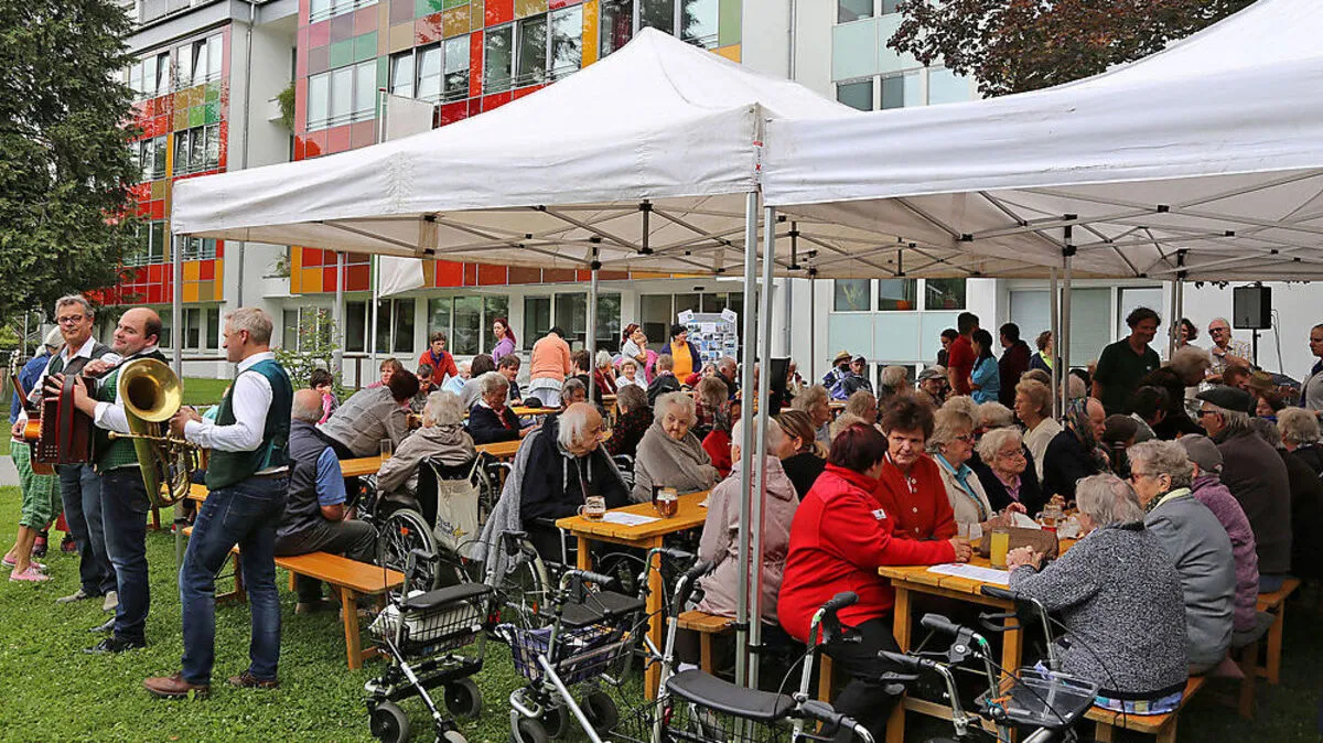 Das Bezirkspflegeheim Weiz feierte sein Sommerfest - bei nicht gerade sommerlichen Temperaturen