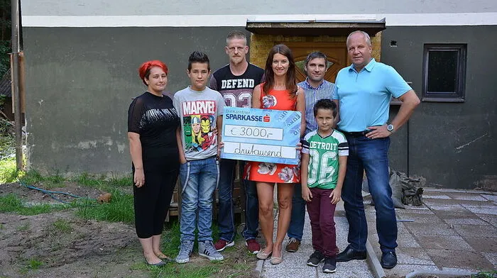 Von links: Gabriele Kutzner, Gilbert Kutzner und Kinder, Eveline Swersina-Steinkellner, Harald Markut, Hermann Grundnig