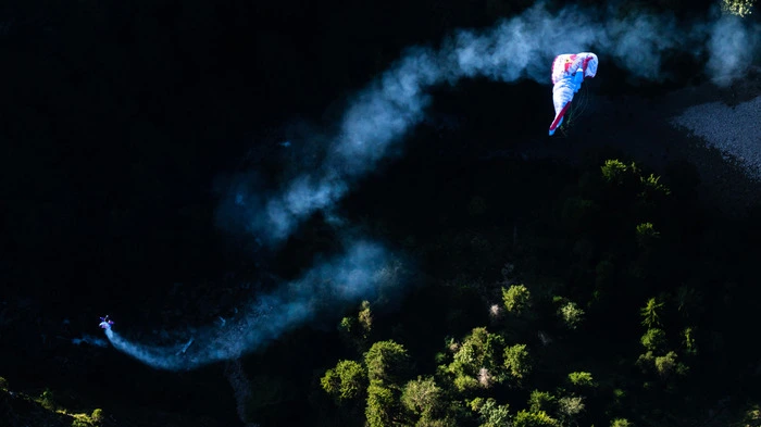 ... zum Wingsuit-Flug von Max Manov