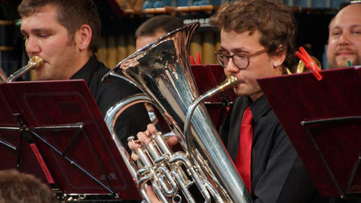 Zum ersten Mal spielten die Musiker der Bläserphilharmonie Osttirol im Jahr 2016 bei den Innsbrucker Promenadenkonzerten 