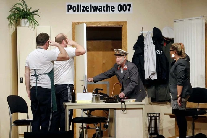 Leo Reitinger brillierte in der "Paraderolle" des pensionierten Kontrollinspektors Ottokar Greifer...