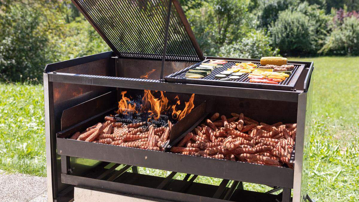 Mit Maisspindeln lässt sich Grillkohle ersetzen