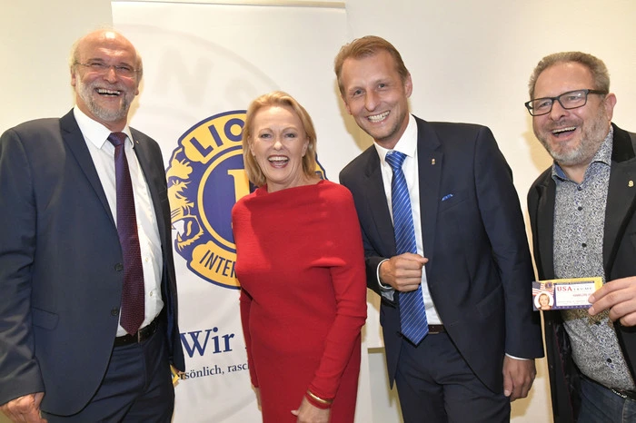 Lions-Past-Präsident Horst Rittchen, Hannelore Veit, Vizepräsident Axel Thomaschütz und Sekretär Dieter Urban.