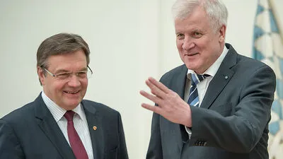 Gute Stimmung bei der Begegnung in München: Günther Platter mit Horst Seehofer