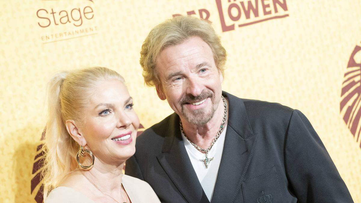 Karina Mroß und Thomas Gottschalk bei dem Musical „König der Löwen“