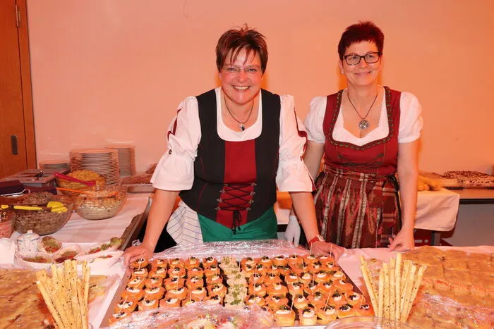 Das Bauernbuffet kam von der Familie Johannes &amp; Silke Mainhard.