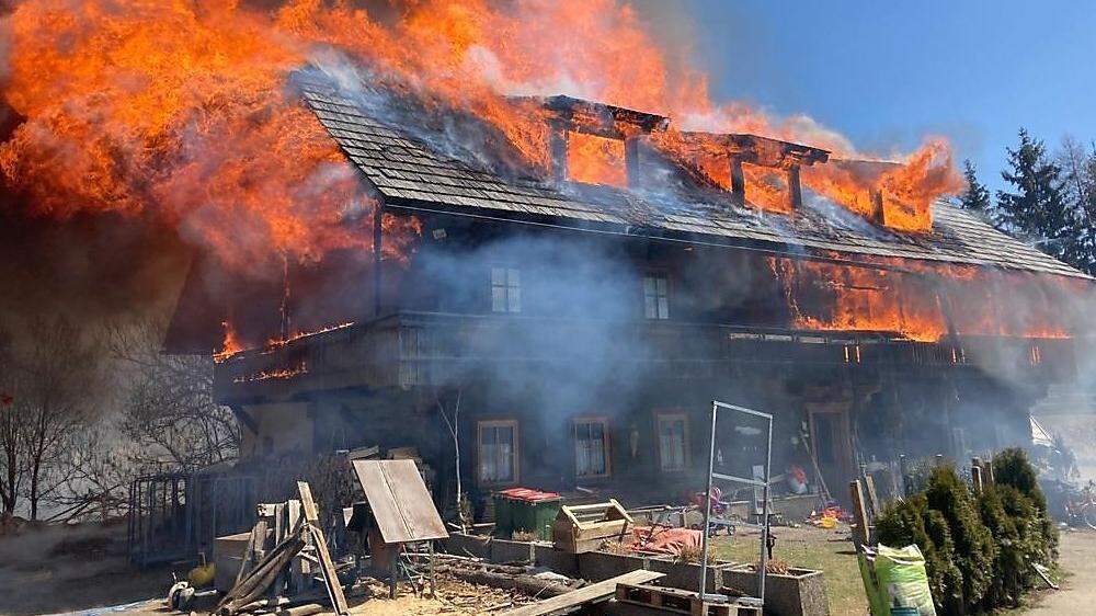 Das alte Bauernhaus brannte vollständig ab