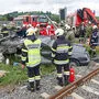 Das Auto wurde durch den Aufprall fast in zwei Teile zerrissen