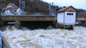 Drohendes Hochwasser in Niederbayern. Die Stauwetterlage im bayerischen Wald führt zu einem raschen Anstieg der Pegel an den Flüssen Ilz und Donau. 