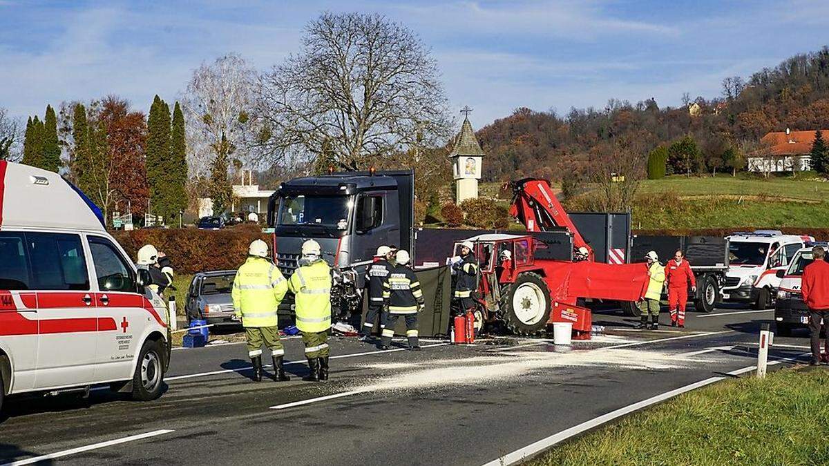 Die Unfallstelle befindet sich unmittelbar vor dem Friedhof