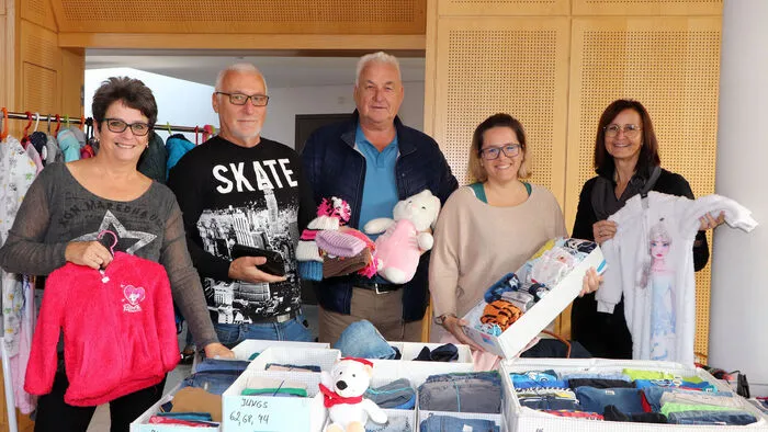 Am Foto von Links: Roswitha "Rosi" Pirker, Heinz Pirker, Bürgermeister Wolfgang Grilz, Monika "Mona" Pirker und Sabine Gassinger.