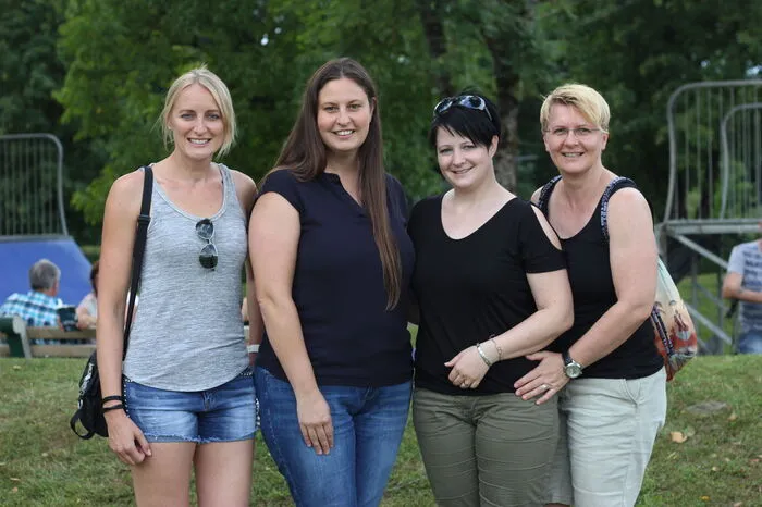 Das Mädels-Quartett aus Wolfsberg. Andrea wartet schon seit vielen Jahren auf ein Konzert von Nena, auch Sigrid ist ein großer Fan.