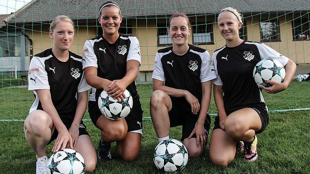 Die Fußballerinnen sind hochmotiviert: Stephanie Urnik (links), Sarah Klatzer, Lisa Podgornik, Anja Veratschnig