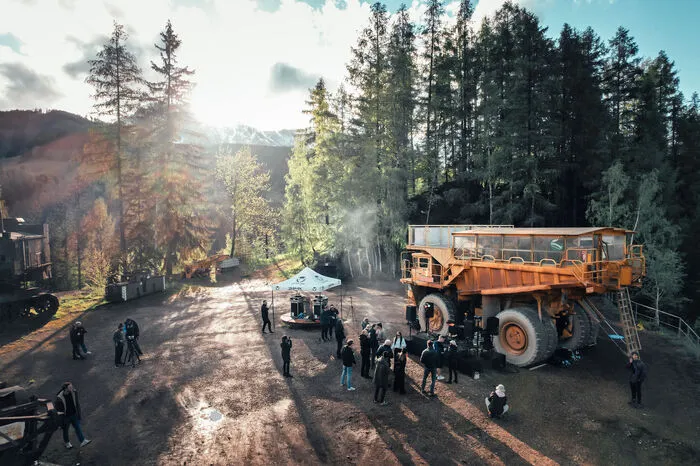 ... er spielte am Erzberg, inmitten von malerischer Natur und gewaltigen Bergbau-Fahrzeugen.
