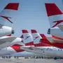 ABD0043_20200324 - SCHWECHAT - ÖSTERREICH: ++ HANDOUT ++ Die Austrian Airlines (AUA) hat am Donnerstag, 19. März 2020, den Linienflugbetrieb aufgrund der Coronavirus-Pandemie eingestellt. Die Flugzeuge der Austrian Airlines wurden am Flughafen Wien geparkt. - FOTO: APA/AUSTRIAN AIRLINES - ++ WIR WEISEN AUSDRÜCKLICH DARAUF HIN, DASS EINE VERWENDUNG DES BILDES AUS MEDIEN- UND/ODER URHEBERRECHTLICHEN GRÜNDEN AUSSCHLIESSLICH IM ZUSAMMENHANG MIT DEM ANGEFÜHRTEN ZWECK UND REDAKTIONELL ERFOLGEN DARF - VOLLSTÄNDIGE COPYRIGHTNENNUNG VERPFLICHTEND ++