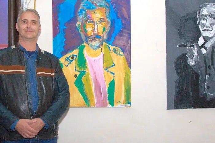 Aleksander Vukan (SLO) stellt seine Kunstwerke aus