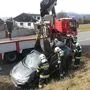 Nach der Absicherung der Unfallstelle wurde das Wrack von der Feuerwehr Pinggau geborgen und abtransportiert