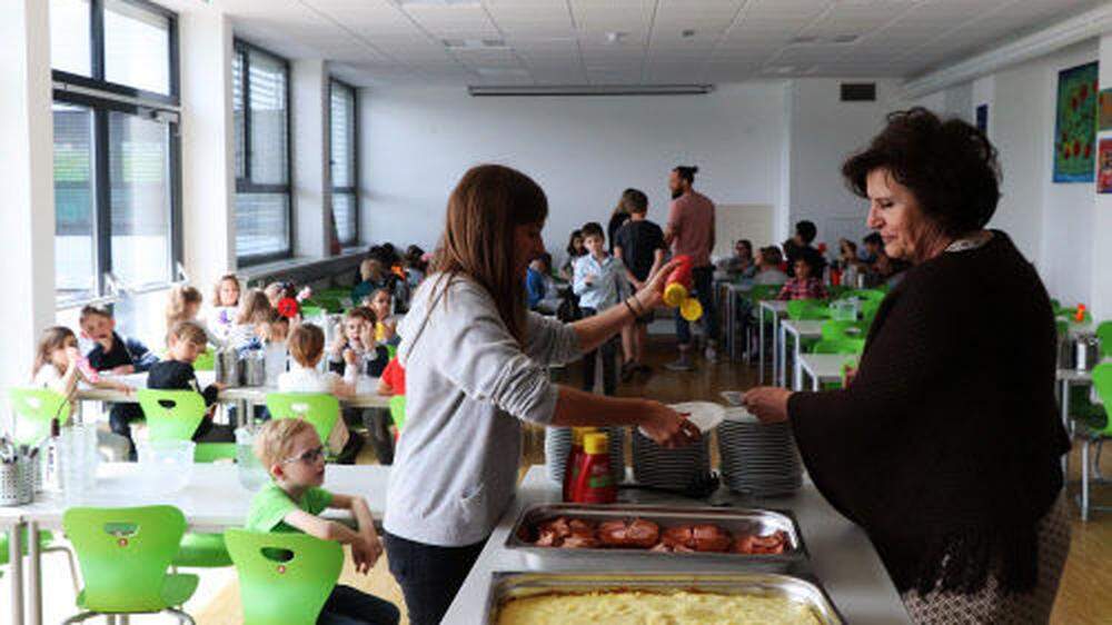 Der jetzige Speisesaal hat zu geringe Kapazitäten für die Zahl der Ganztagesschüler