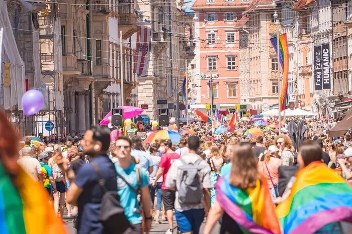 ... wurde auch in Graz für die Rechte dieser Gruppen sowie gegen Diskriminierung und Ausgrenzung demonstriert.