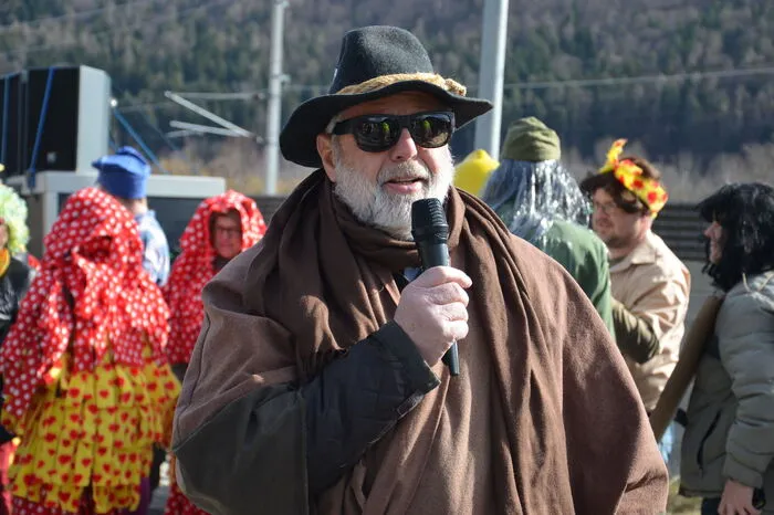 Peter Ebner, Obmann des Traktorvereins Deutschfeistritz, eröffnete den Umzug.