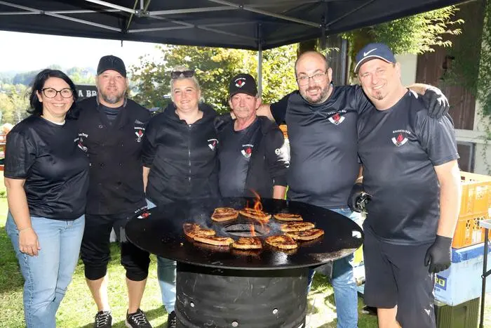 Der Barbacoa BBQ-Verein grillte beim Hecher groß auf.